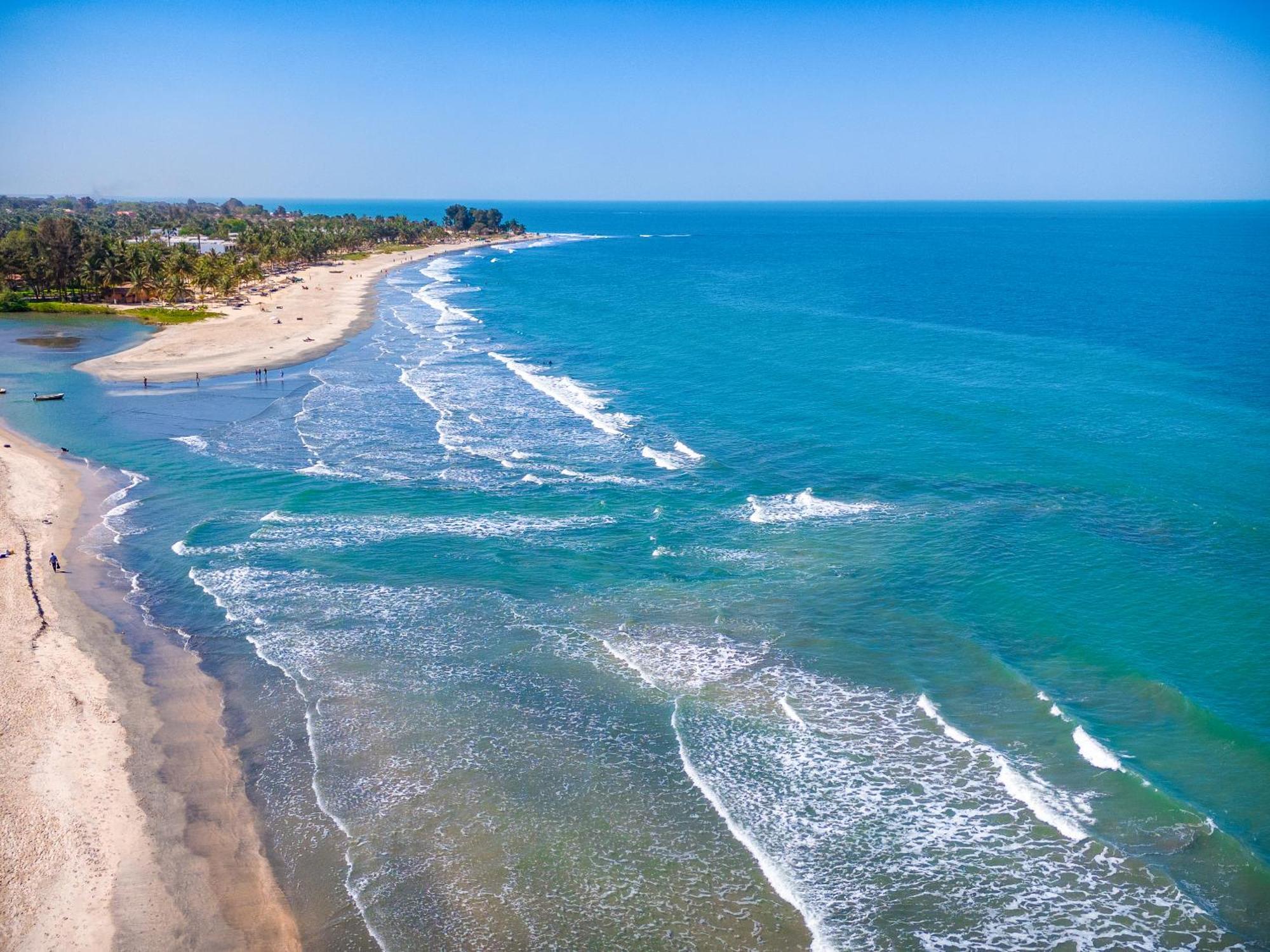 Kombo Beach Resort Serrekunda Exteriör bild